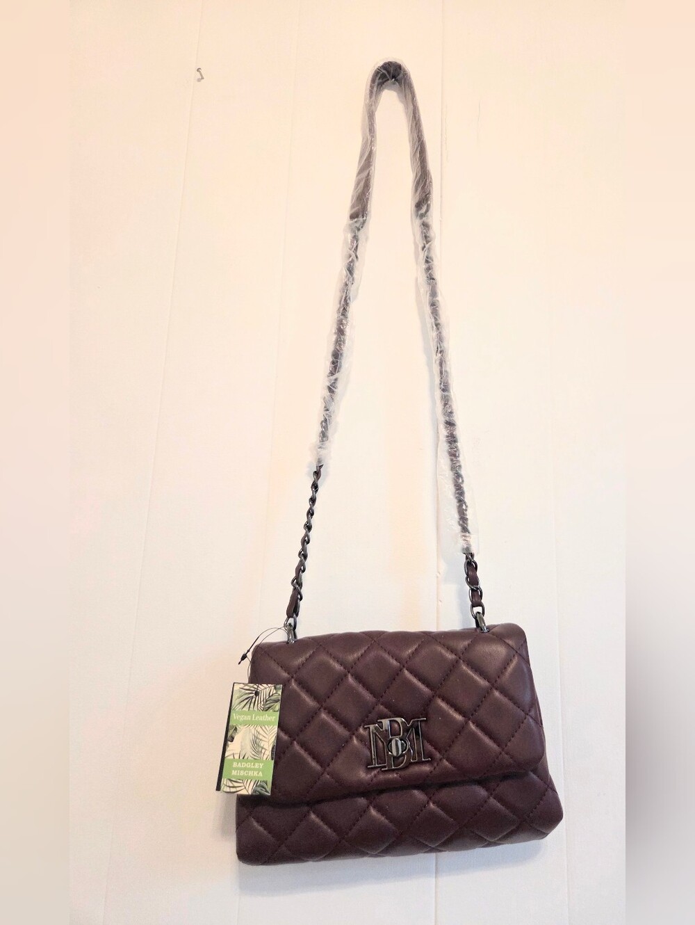 NWT Badgley Mischka Quilted Wine Crossbody Bag with Chain Strap - Picture 4 of 16
